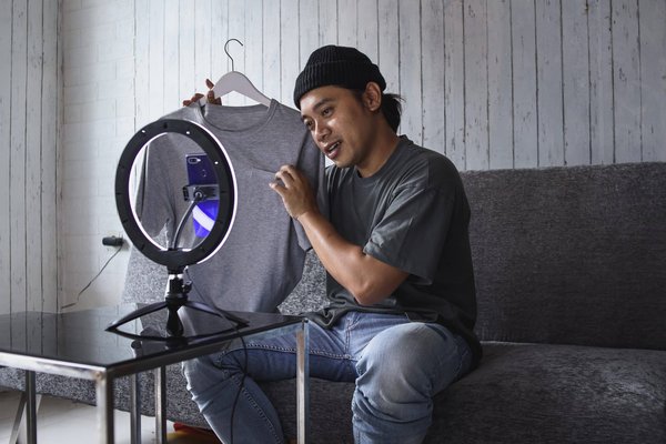 Comment créer une chaîne YouTube familiale avec des activités diverses ?